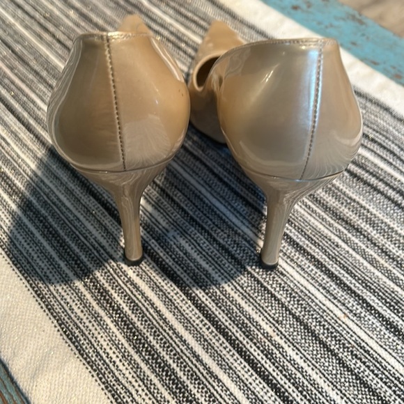 Stuart Weitzman Beige Patent Leather Heels - Picture 4 of 7